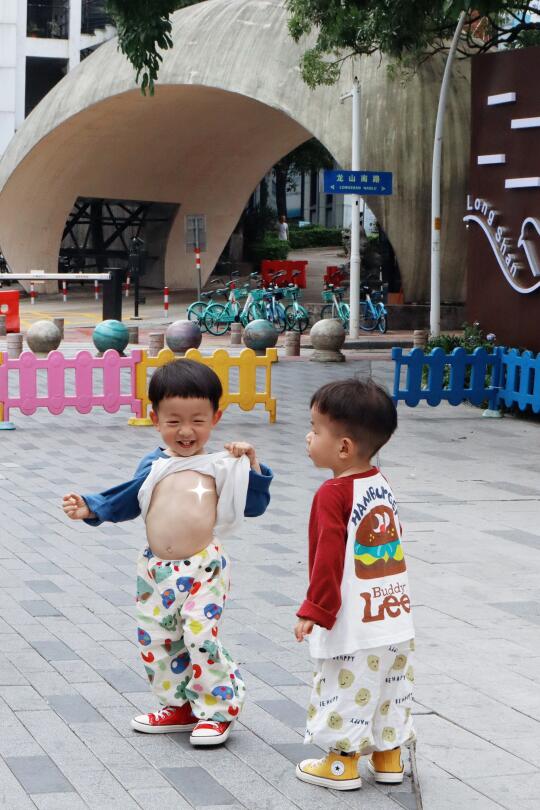 是不是每个小孩都有这种迷惑行为？