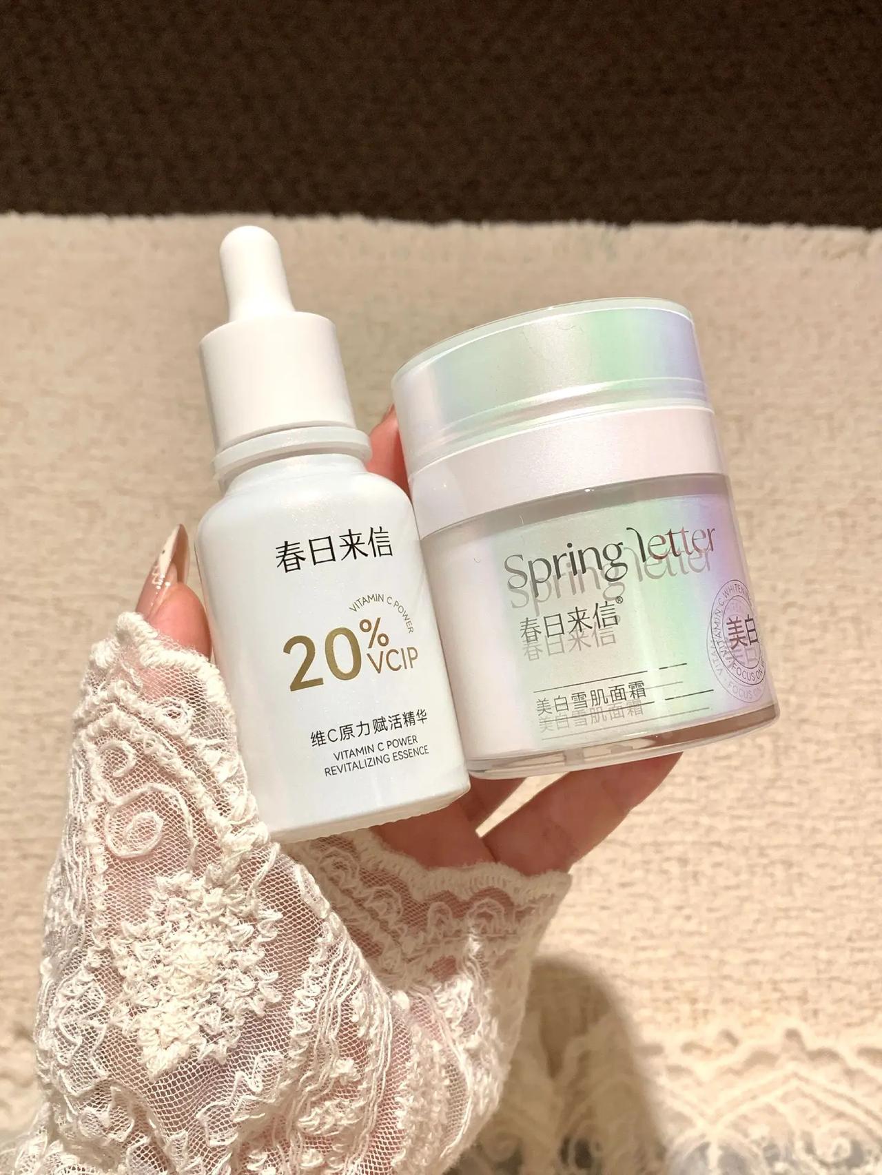 挖到春日来信这对宝藏直接焊在我的护肤台上。家人们，作为敏肌真的太懂想美白又怕刺激