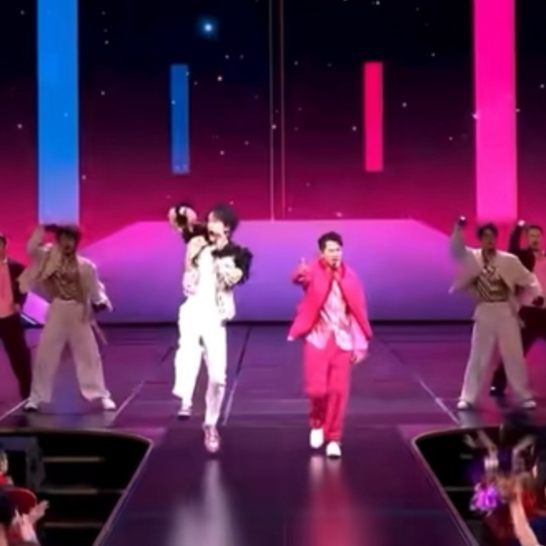 是不是只有在春晚才能看见这么活泼的王一博只有在春晚才能看见这么活泼的王一博