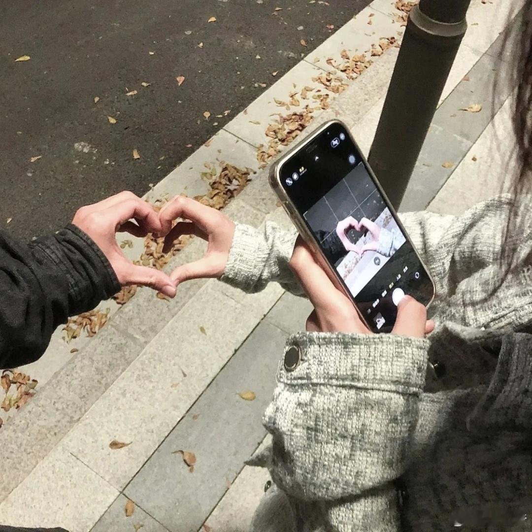 情感语录  这个时代真的，没有精致的五官谁闲的去了解你的三观。 