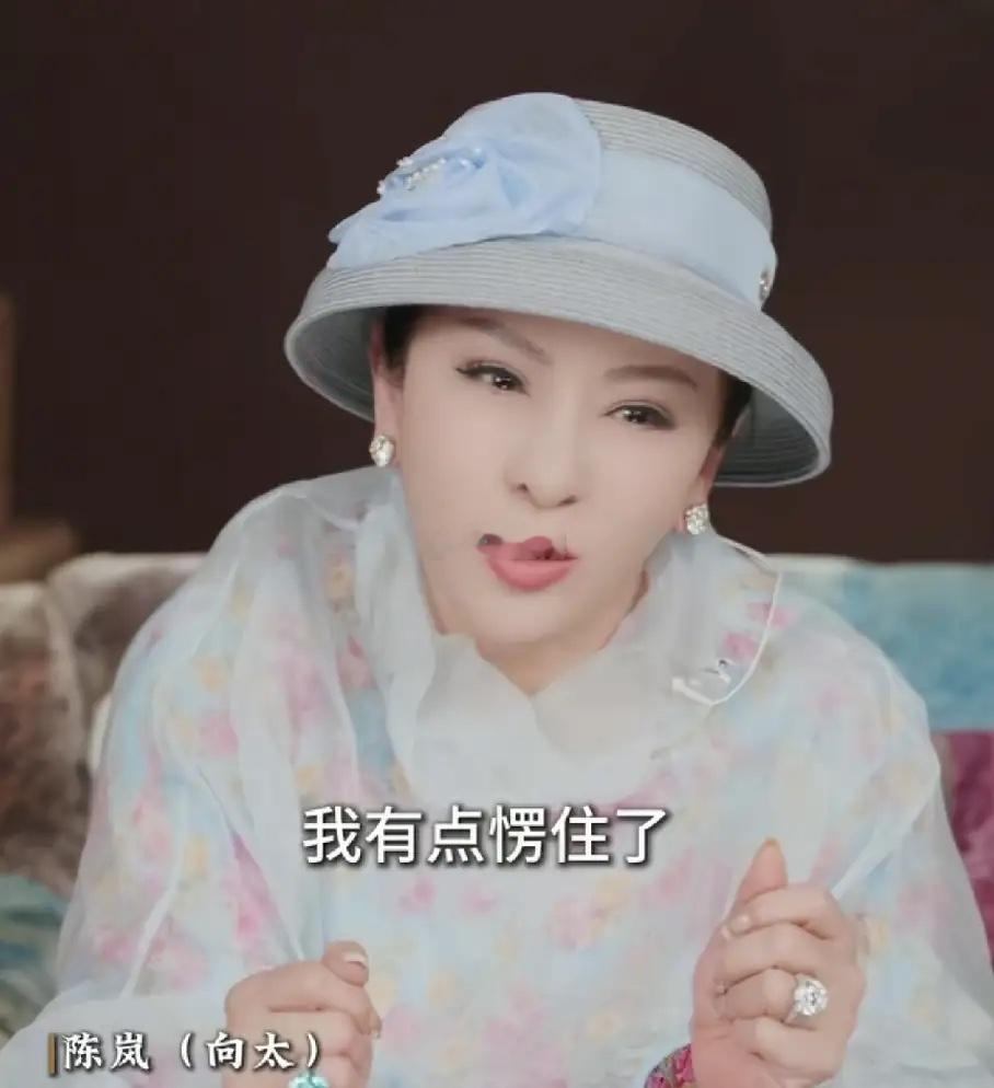 黄晓明拜向太为干妈，意外的是向太事前全然不知。据悉黄晓明携两瓶82年拉菲登门，当