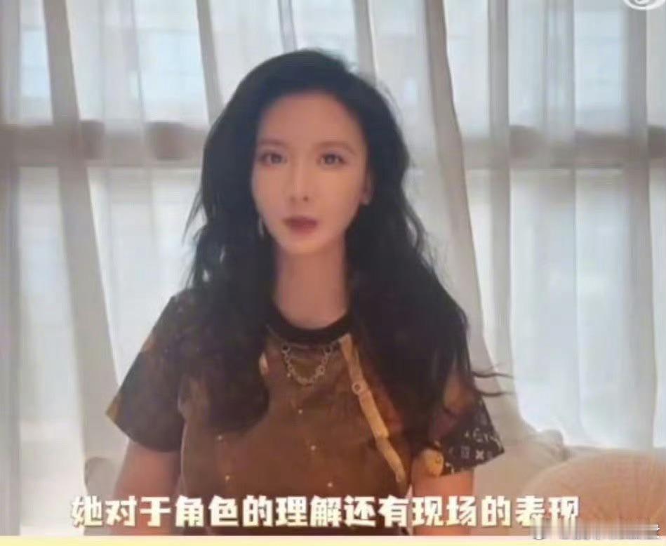 张萌送给黄杨钿甜的成人礼 张萌太会送礼物了！《冰湖重生》这个成人礼既有纪念意义又