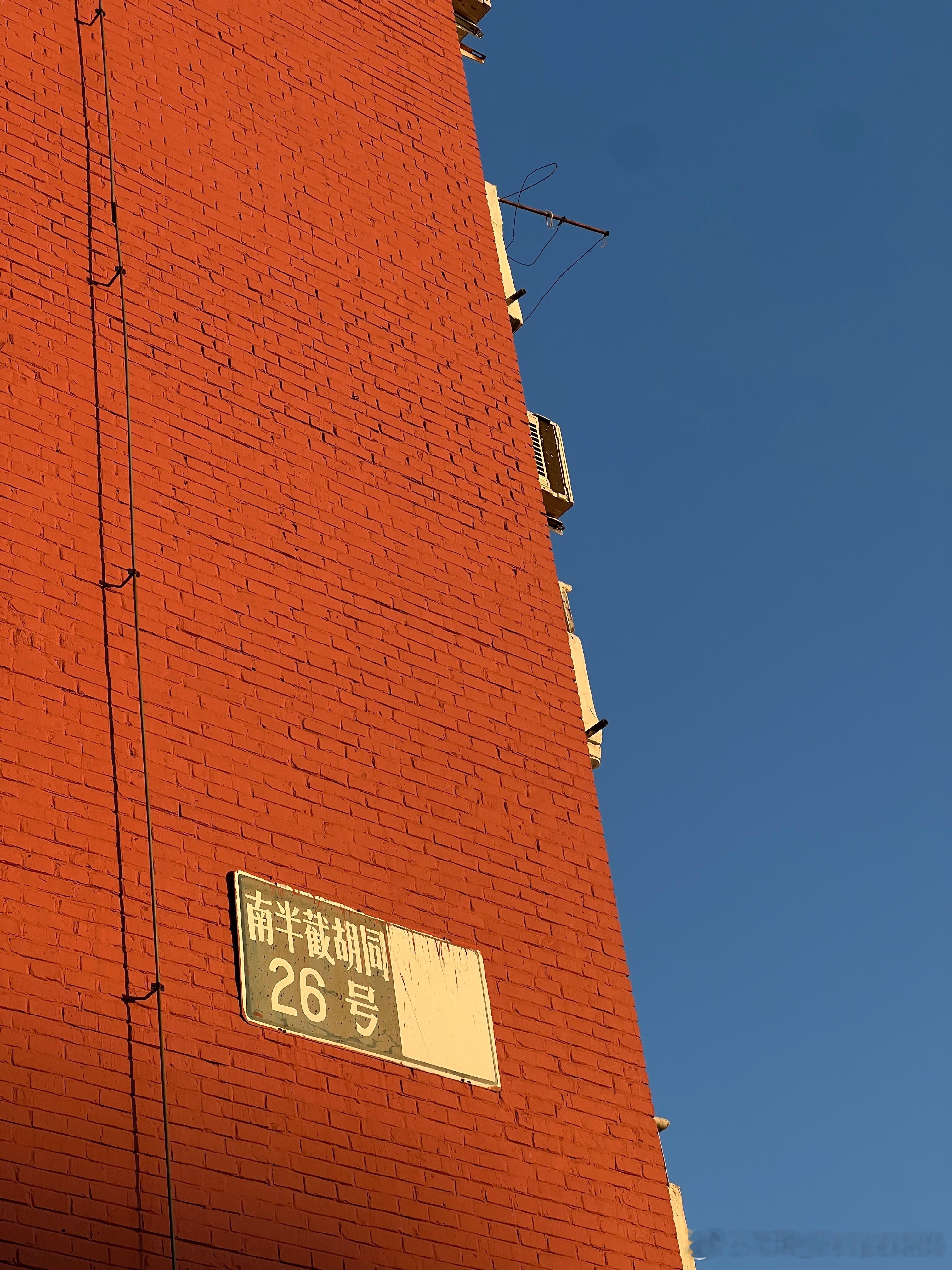 各大头部汽车自媒体最近这段时间感觉都在转型，车的内容越来越少，看来这场宴席已经要