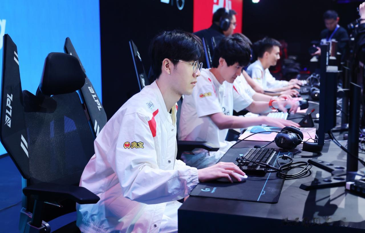 WBG老板回应：教练会在下周五前官宣！

最近传言Clearlove加盟WBG担