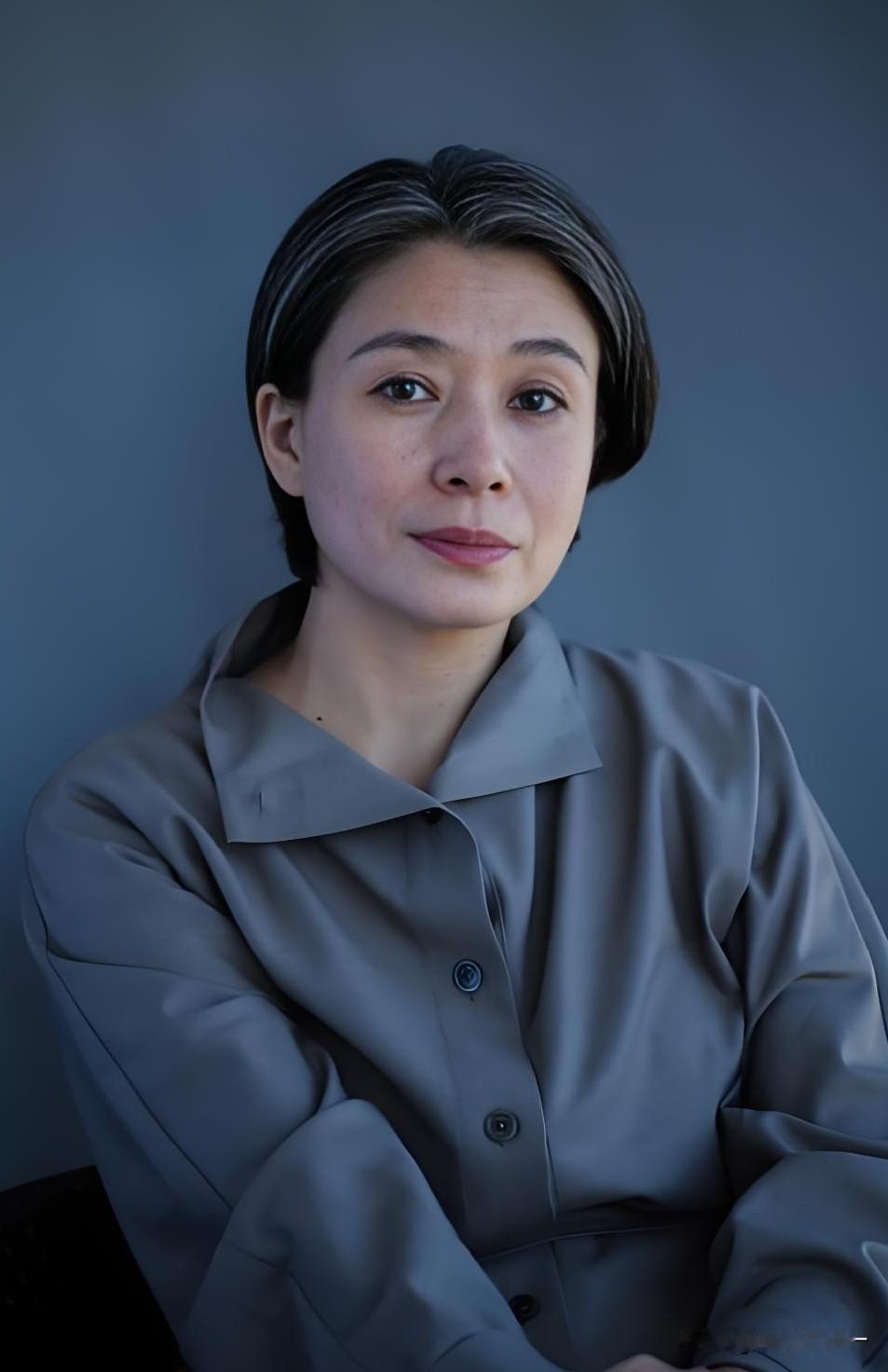 《云雀叫天录》，

本来是冲着张一山来的，

没想到却被剧中这个出道30多年的女