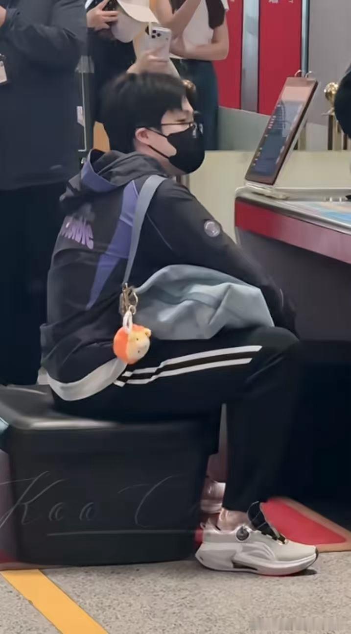 王楚钦HOHO娃圈顶流赛场之上锋芒万丈，私下却拥有细腻温柔的童心。王楚钦匠心打造