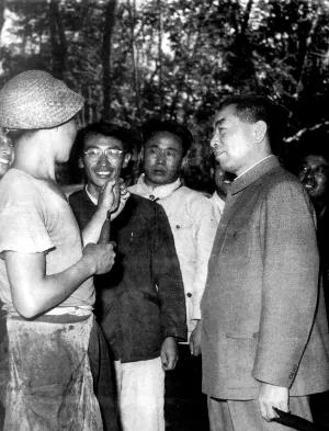 1961年，周总理来到江西视察。晚上，在省委举行的招待宴会上，时任江西省委书记刘
