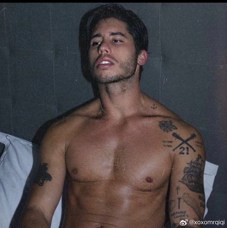 Ricky Alvarez谁可以😌 