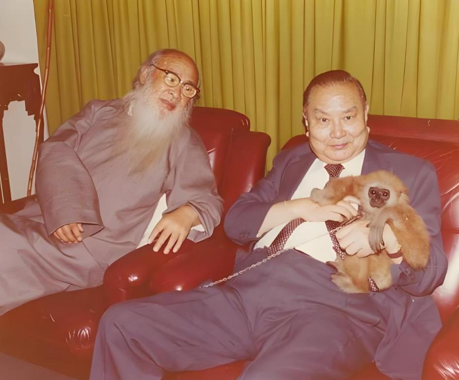 特务头子王新衡曾两度被杜月笙救命，又先后得到过 60 根金条的接济，可在杜月笙去