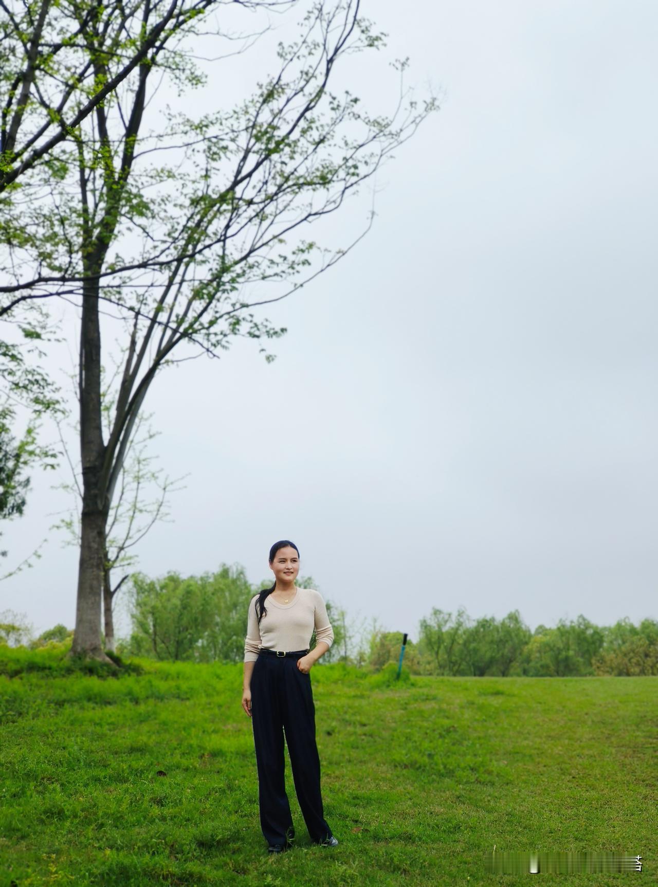 外在，是内在的能量开关
 
心理学里藏着一个宝藏知识点：着装认知。
我们总以为，