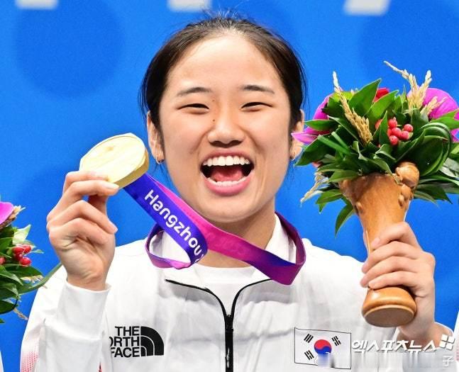 【韩媒】安洗莹在综艺公开自己严苛的日常训练以及饮食 ：比赛期间不吃乳制品和生食，