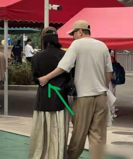 陈建斌的虎虎也算是争气了，
进了加州伯克利，
光金钱的加持是不行的，
他这个是硬