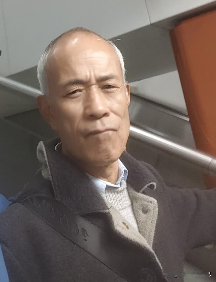 有些离别转身就是永别，有些再见说完就再也不见！
已经大半年没有看到他了——一个我