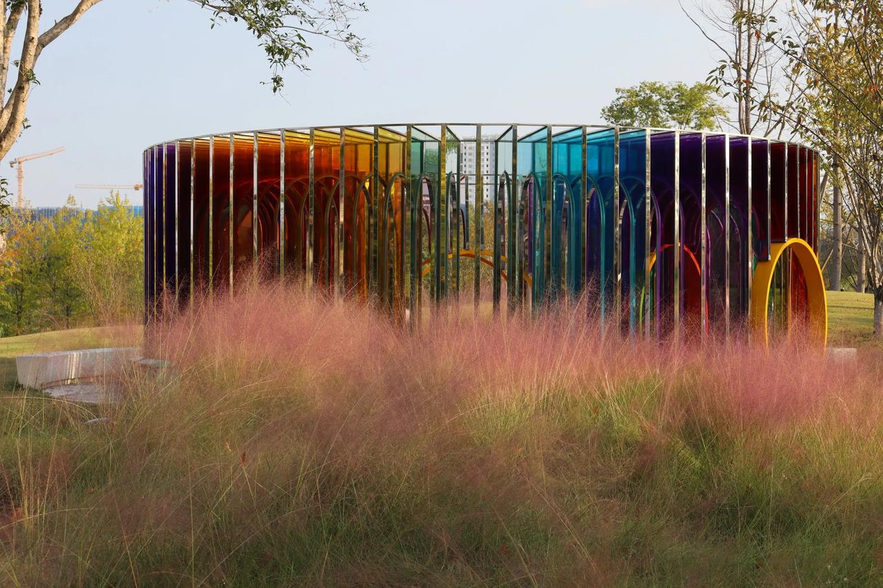 今天的美：
​        今天的美，来自粉黛。
​        粉黛属于“