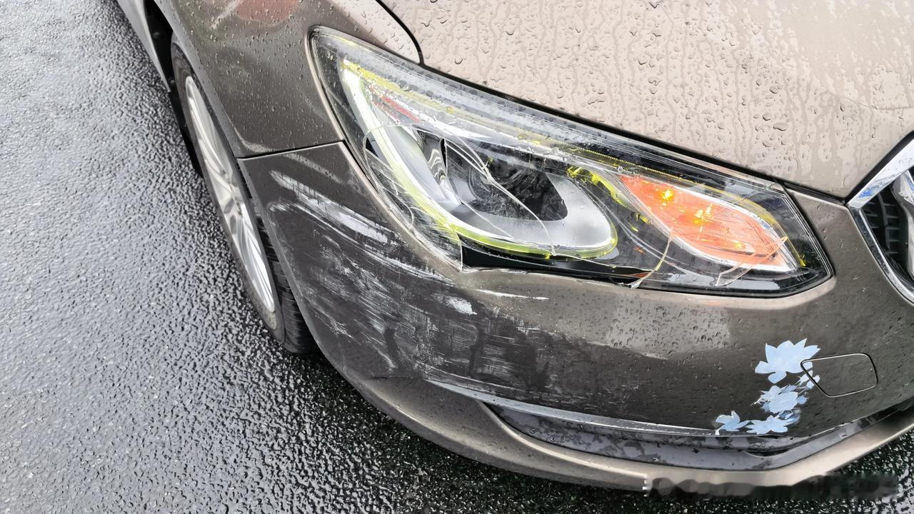 是什么让我从车祸全责变成了次要责任？
   今天下大雨，开车本就视线不好，我在由