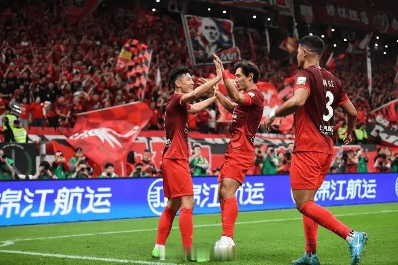继恒大之后，海港是中超历史上第二支卫冕球队中超联赛，上海海港大胜天津津门虎，夺得