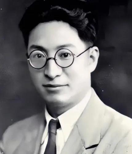 郑振铎（1898年12月19日—1958年10月18日），原名木官，字警民 ，笔
