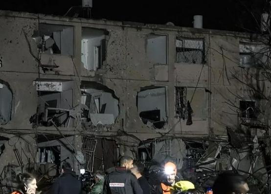 一场盲目发动的战争，让特朗普彻底乱了方寸，也让美国陷入进退维谷的境地。上个月底，