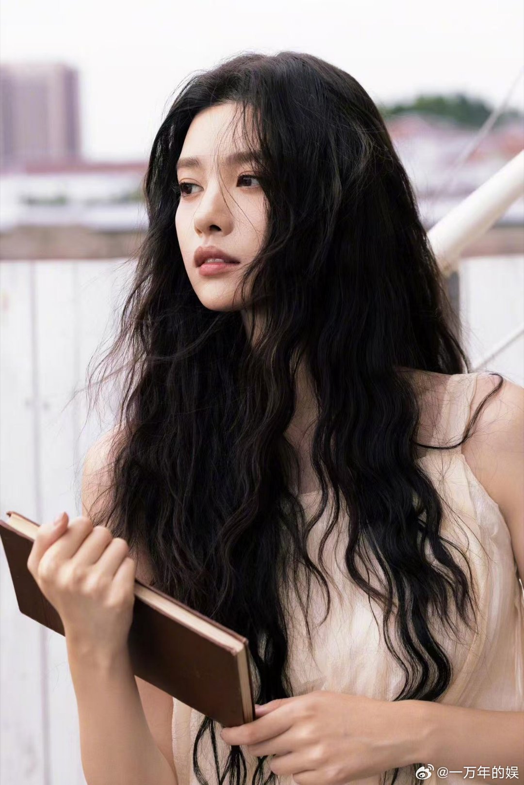 张艺上别试探了有市场张艺上恰上综艺这碗饭了 自带作品滤镜，观众眼熟度高，浪姐里一