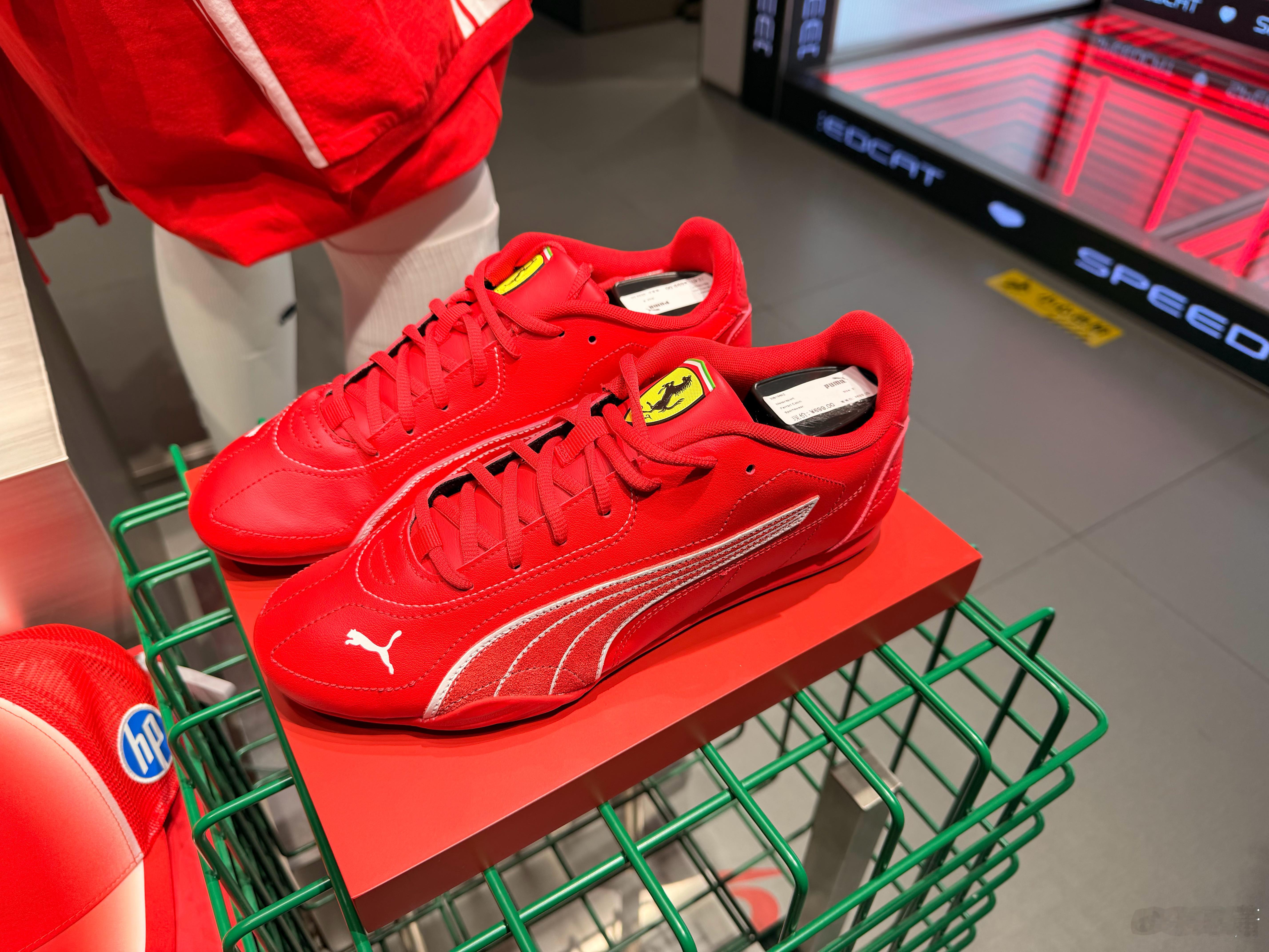 好像想买一双专门放车上开车穿呀！可惜没有适配的车 