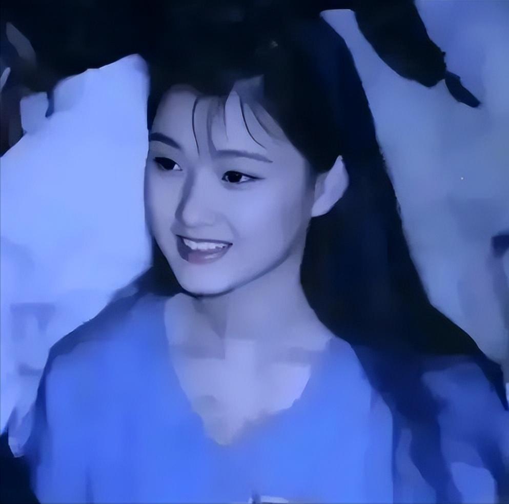 1995年，宋祖英亲手把家里18岁的同乡保姆送进了监狱，一判就是十二年。姑娘长得