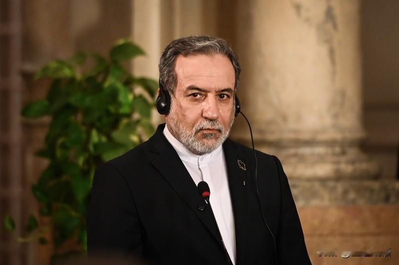 局势紧张之际双方紧急通话沟通局势，围绕停火相关事宜深入交换意见。多方博弈暗流涌动