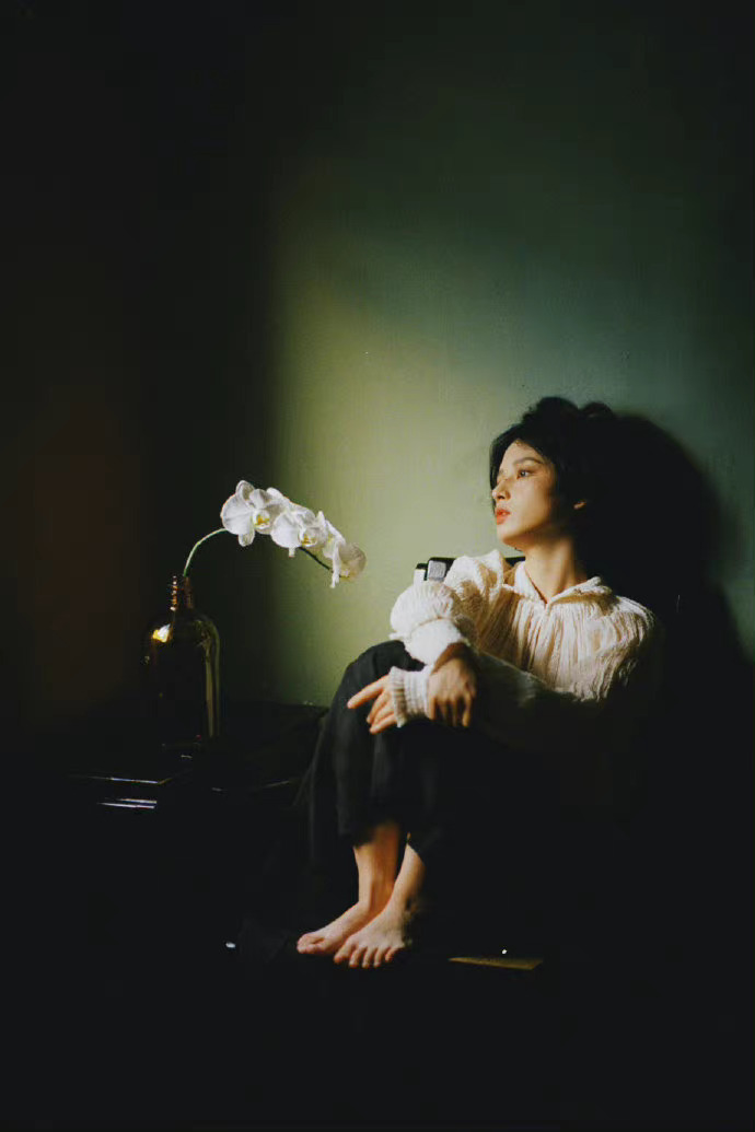 如果有一天：你不再寻找爱情，只是去爱；你不再渴望成功，只是去做；你不再追求空泛的