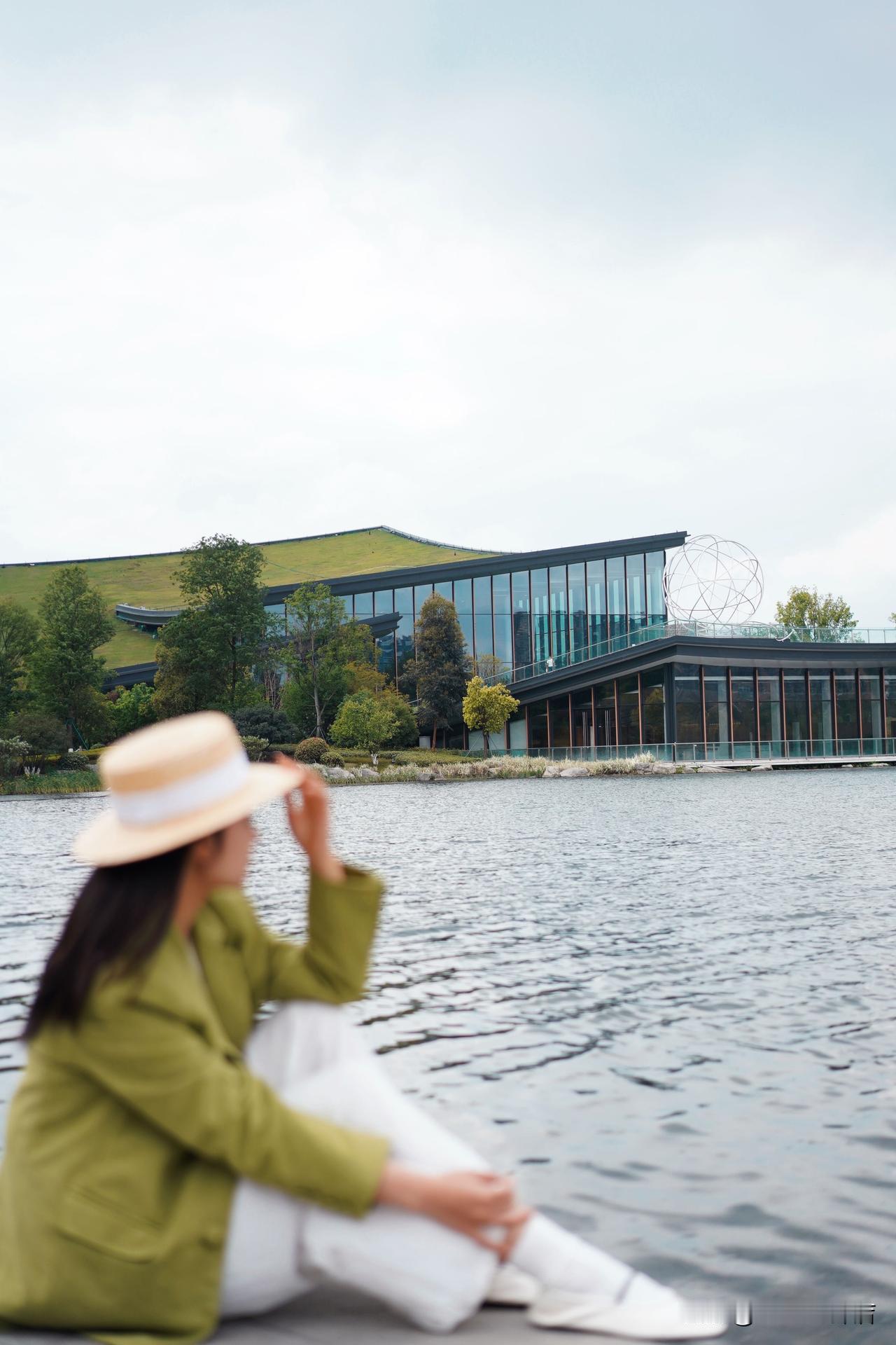 📷在成都我蹲到N个神仙机位！

👀公园、湖边、街区、美术馆～
🌟在天府艺术