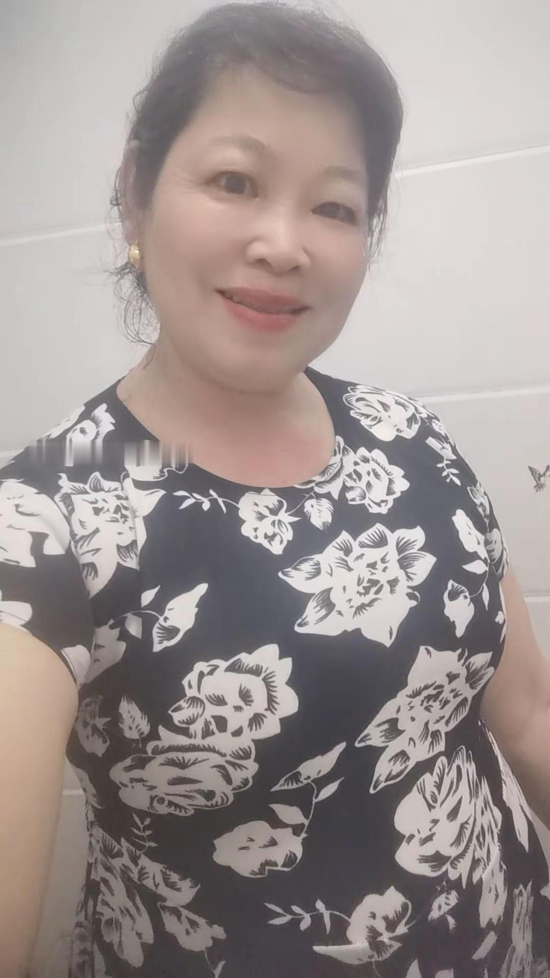 阿姨也要美 心态年轻穿搭也年轻 心态抗老 别问年龄
