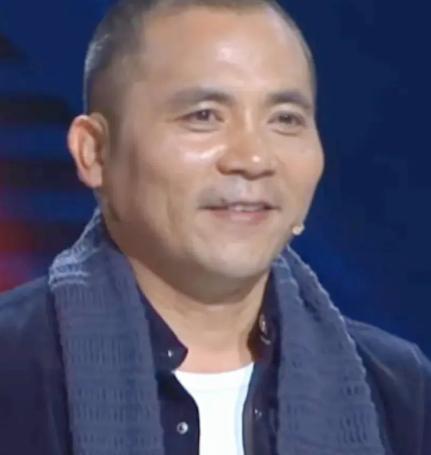 2012年，河南一名12岁贫困女孩，被校长收留免费读书，校长待她如亲生一般，谁知