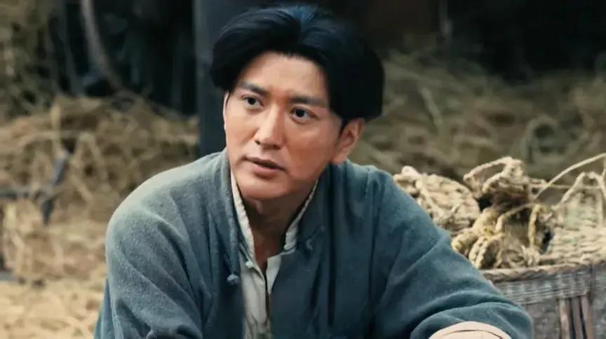 昨晚看了央1黄金档热播剧《浴血荣光》，饰演伟人的演员是王仁君，看了好半天才猜出这
