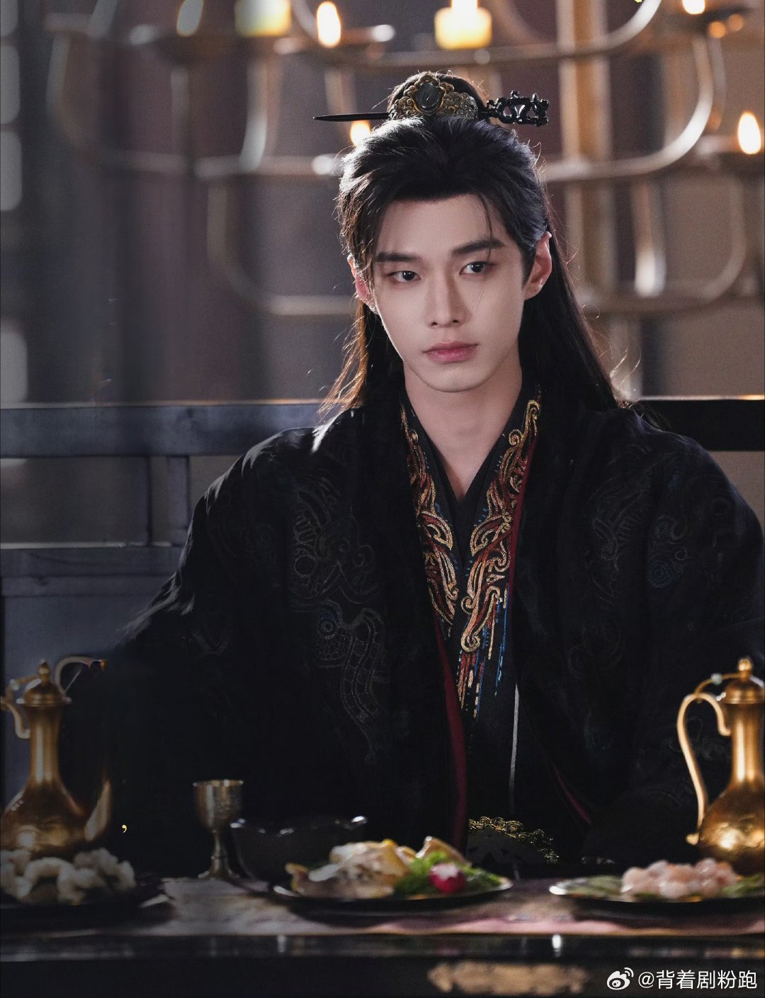 何与神图有了何与萧靖西少年将军神图有了，战损破碎感好绝，持枪而立英气逼人，又飒又