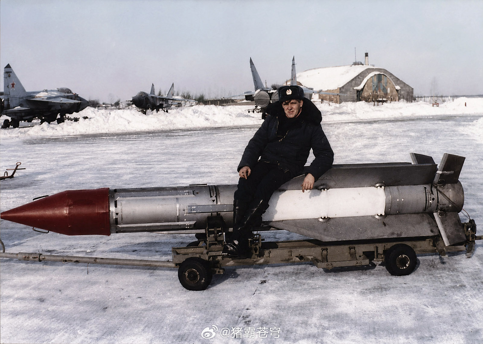 人类与 MiG-31 的 R-33 导弹大小烽火问鼎计划
