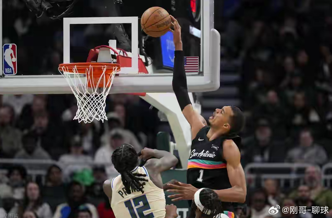 文班亚马23+15+6统治内线 卡斯尔斩获生涯首三双 马刺客场32分狂胜雄鹿豪取