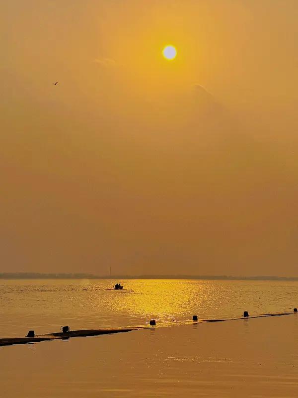 春天，不只是自然的复苏，更是一场心灵的治愈之旅。
当温润的风轻轻抚过脸颊，冰封的