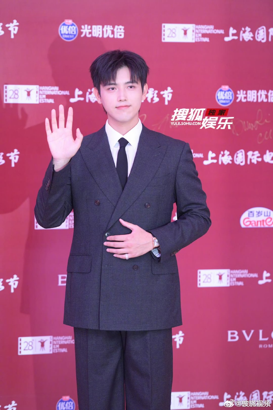 陈飞宇完全是乖巧弟弟陈飞宇完全是乖巧弟弟 陈飞宇上海国际电影节，谈吐温和模样乖巧