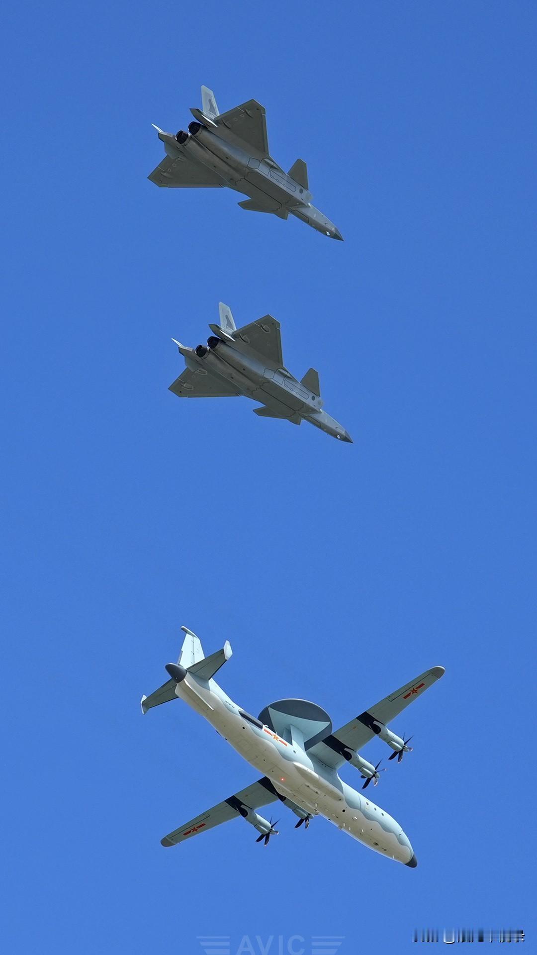 王牌组合

歼20和空警500