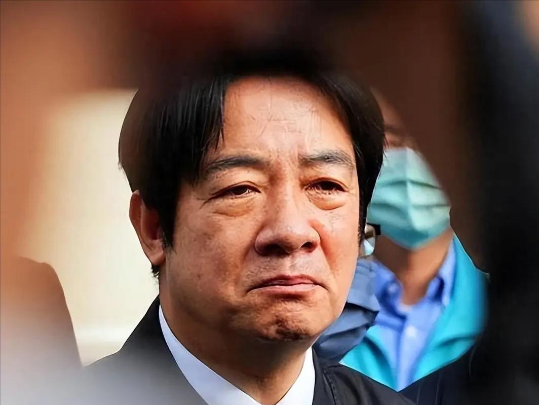 赖清德本来要去非洲斯威士兰给国王庆生，结果出发前15小时，三个国家突然收回航权，