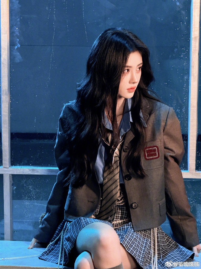 #丝芭否认举报鞠婧祎逃税##丝芭传媒声明# 31日，网传丝芭传媒举报鞠婧祎逃税引