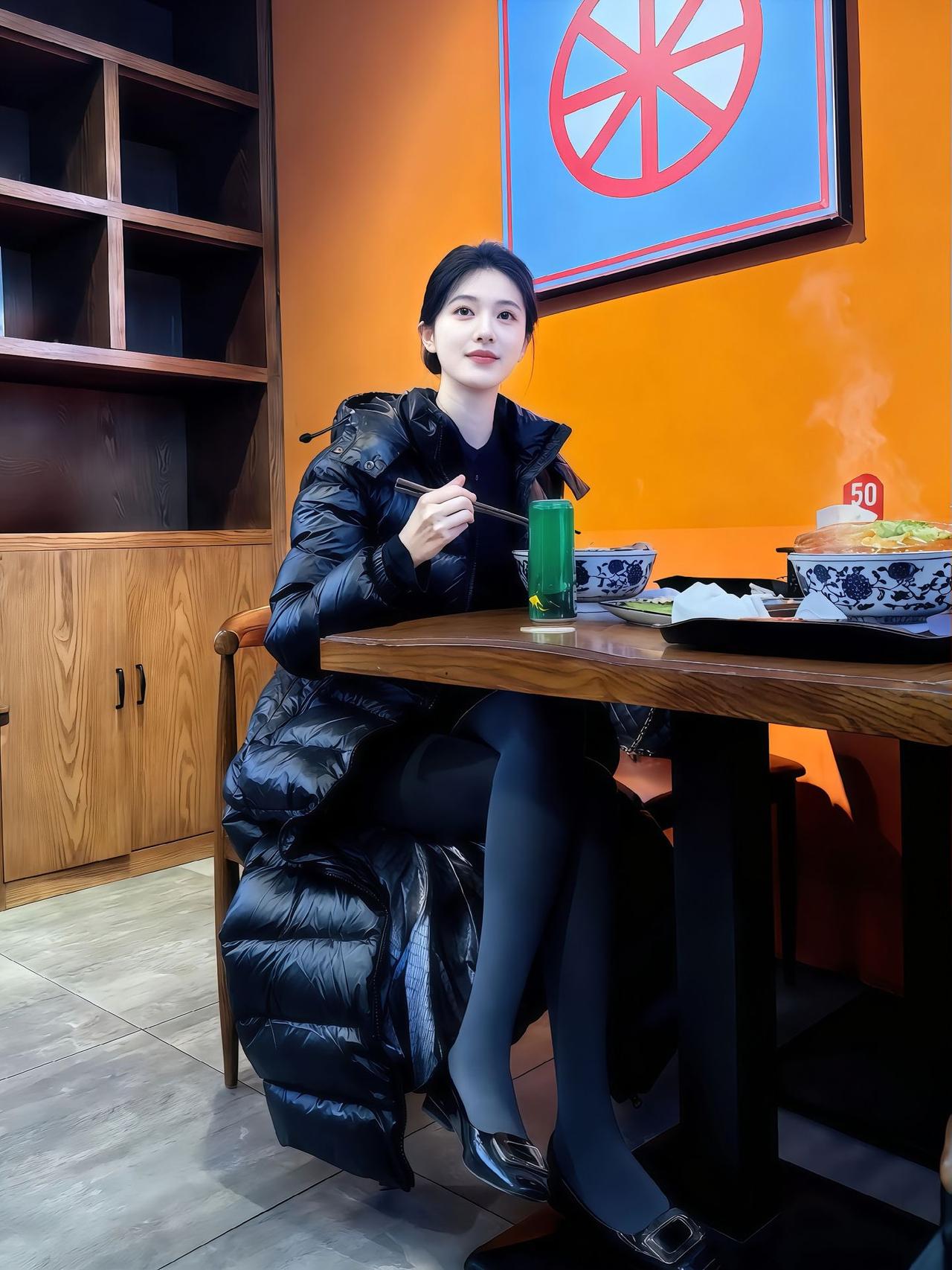 周五下班是一周最好的时光，这意味着接下来的48小时你可以自由支配。
吃一碗面，回