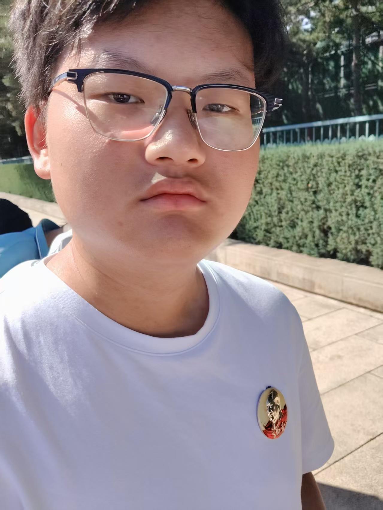 探讨毛主席徽章的收藏意义作者加速成长计划我孙子酷爱收集毛主席徽章，既有历史价值，