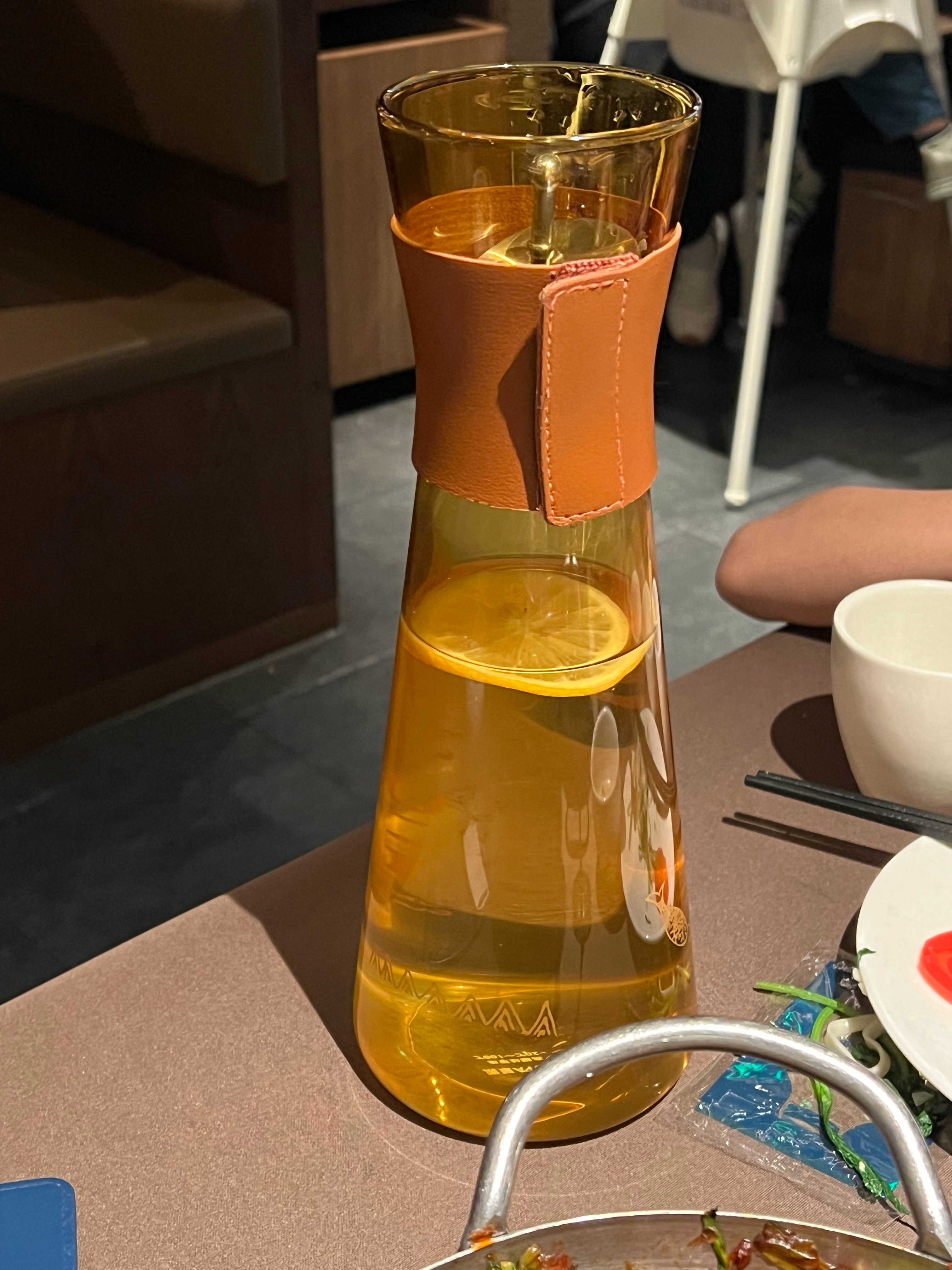 饭店里的水质量真的是参差不齐，有的时候有一股消毒水味，这挺影响就餐感受的菜挺好吃