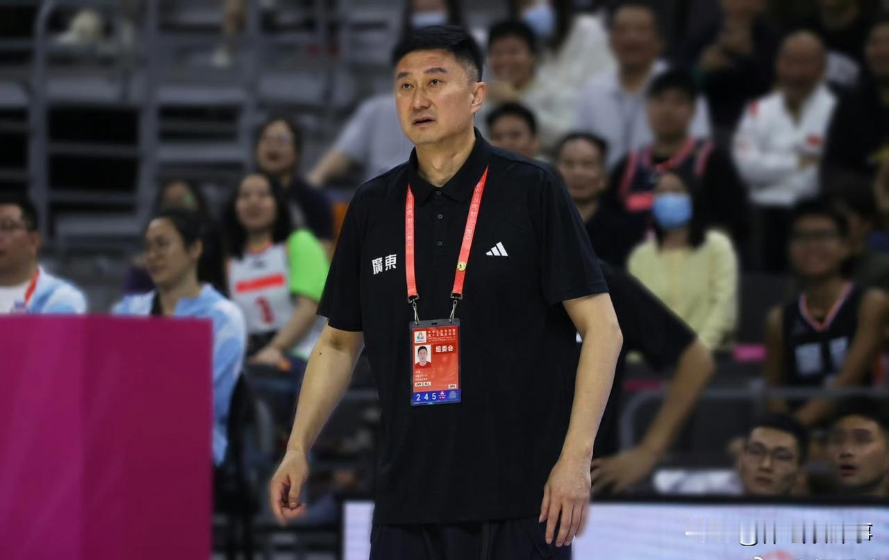 恭喜杜锋，以后不能叫杜指导了，要改口叫杜书记啦！据媒体爆料现役广东宏远男篮主教练
