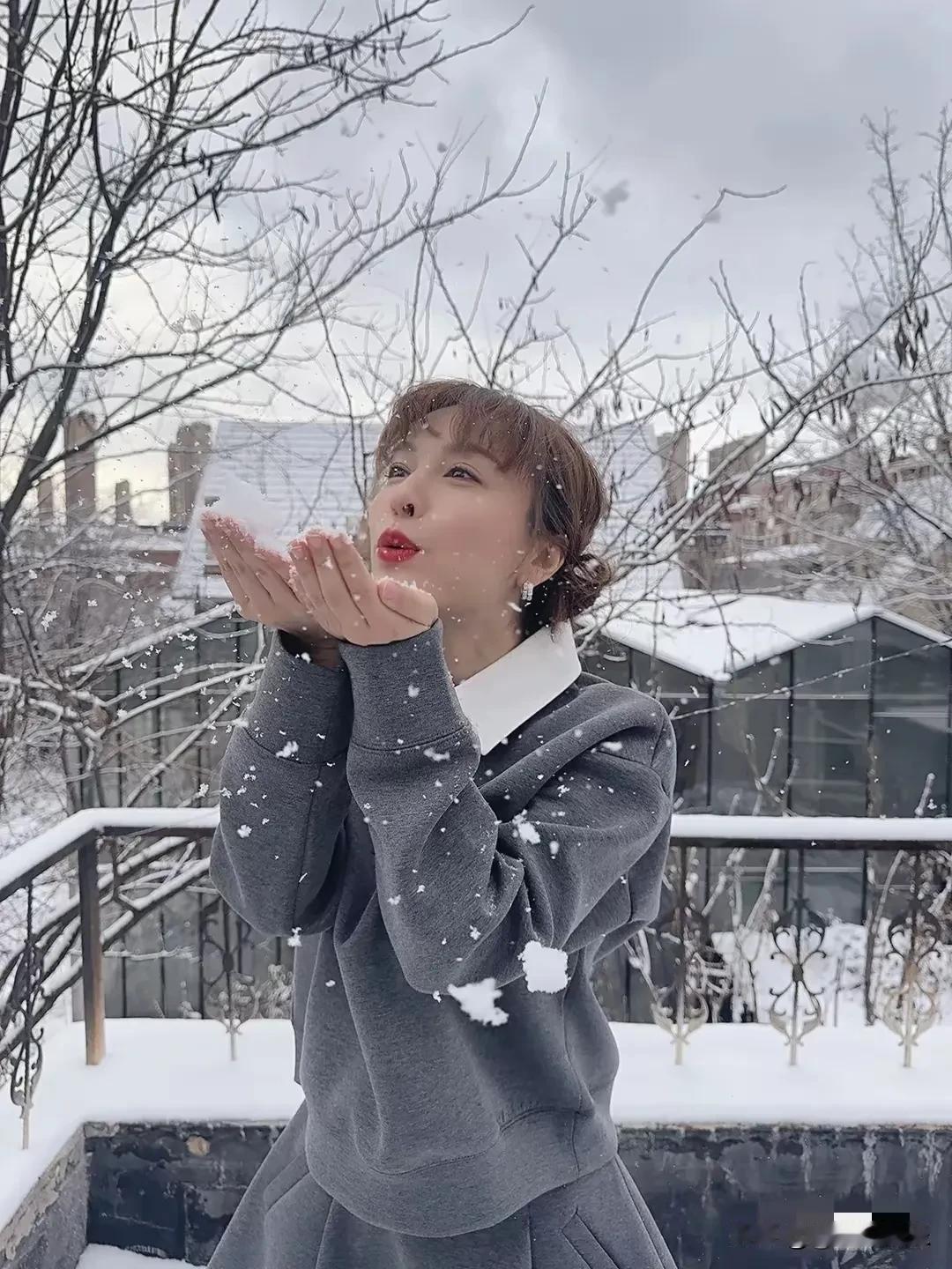 41岁吴昕，雪美人更美，“中年少女”具象化了！
是不是女人只要不结婚生娃，保养得