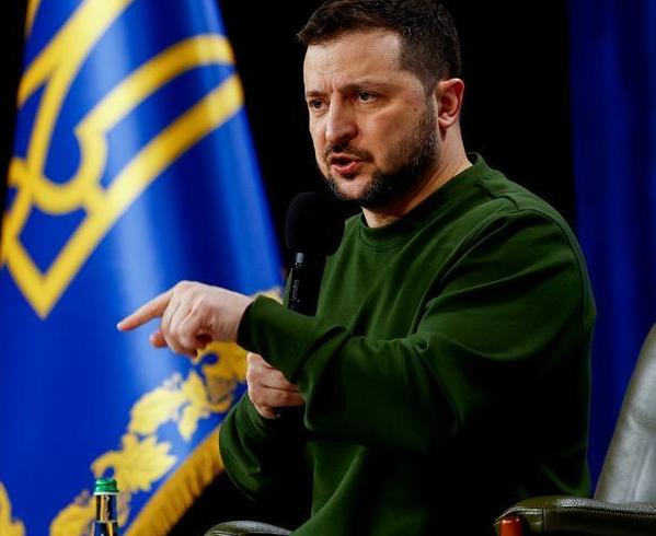 泽连斯基突然变卦，放出一个震惊全球的消息，直接打乱了俄乌冲突的节奏，不再硬刚到底