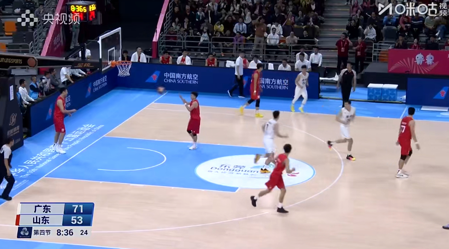 山东队这下应该是不行了，主力打不了那么长时间，替补撑不住。这分差一下就拉开到21