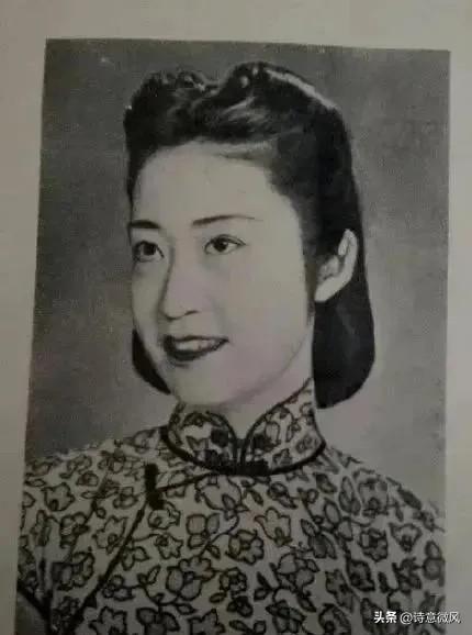 1926年，北京饭店，22岁的唐怡莹趁丈夫不在，与25岁的张学良发生了关系。几天