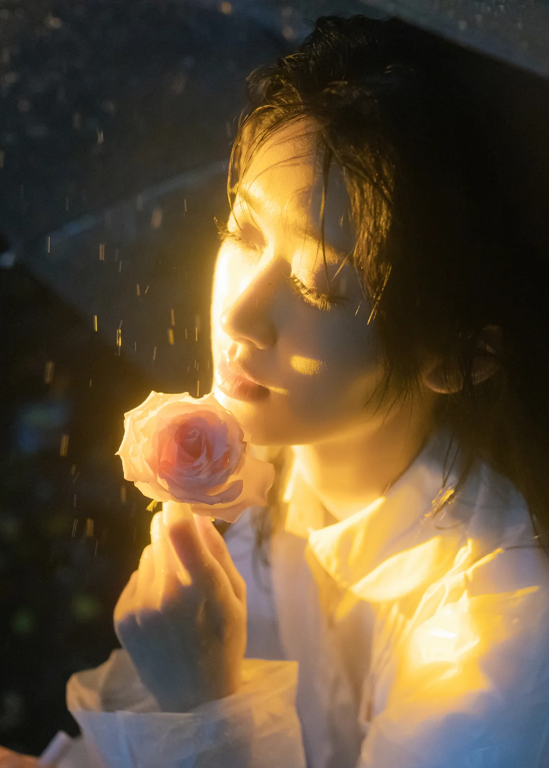 潮湿的骤雨💦手电筒雨天打光氛围感的神