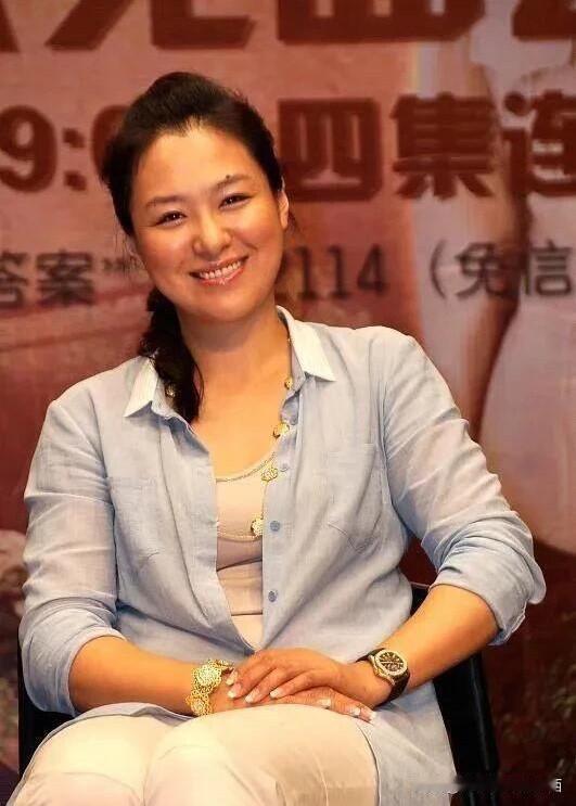 这次真的被沈傲君惊艳到了，她真的美爆了，有点发福，但有一种高级感的美，让人看着舒