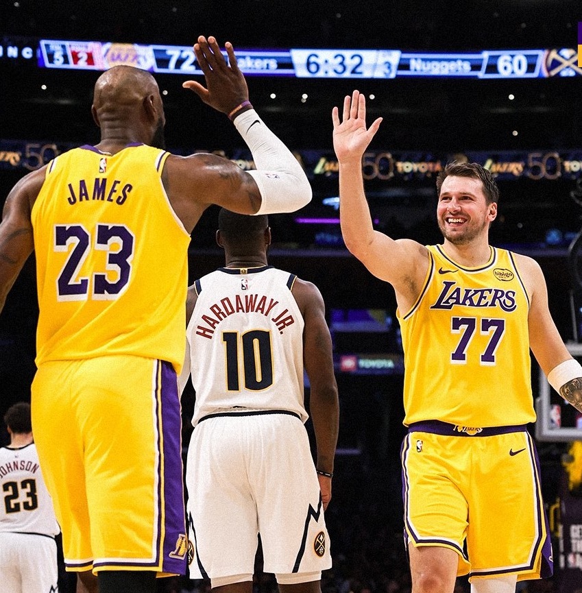 东契奇谈詹姆斯飞扑：“他那样飞身扑救，一心只想赢球，简直难以置信，太精彩了。”詹